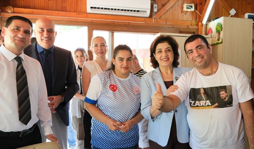 Süreyya Yavuz'dan Özel Bireylere Anlamlı Ziyaret