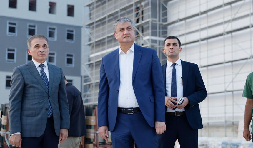 Vali Yavuz, Adana Sarıçam'da 2 Bin Kişilik Yurt Yatırımını Yerinde İnceledi