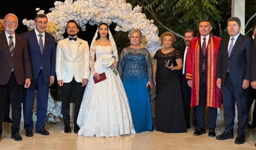 Fatoş Gürkan’ın Oğlu Ali Mert, Betül Koçak İle Dünyaevine Girdi