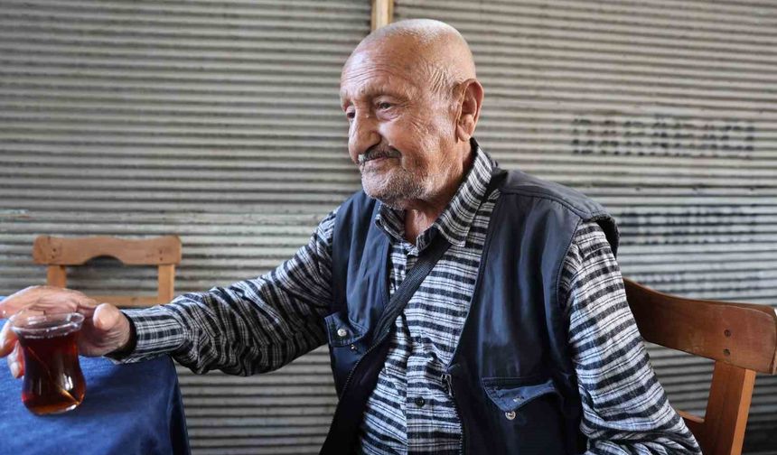 86 Yaşında Ama Gençlere Taş Çıkarıyor! Her Gün 8 Kilometre Yürüyor