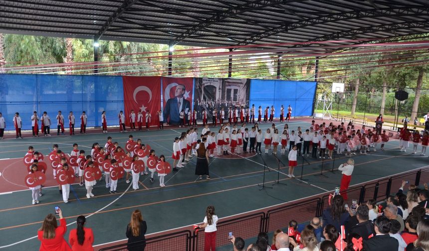 Adana Final Okulları’nda Cumhuriyet Coşkusu: 103. Yıl Görkemli Törenlerle Kutlandı!