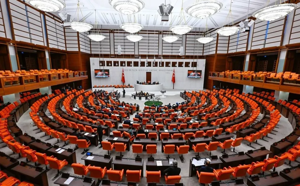 CHP Grubu Öncesi Meclis’te Kritik Yasak Geldi