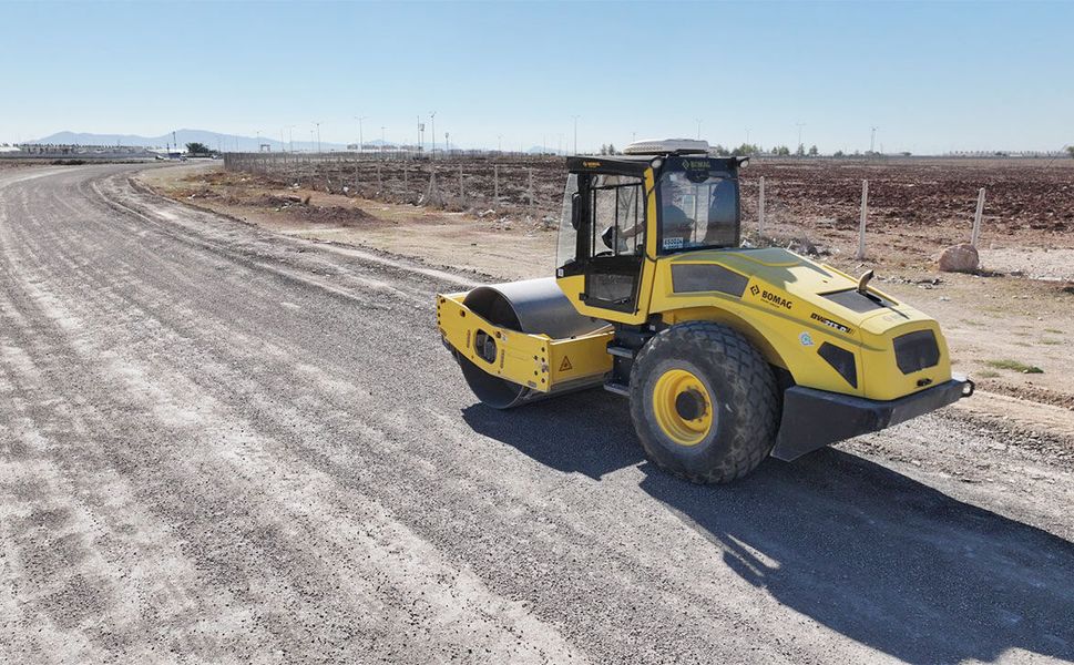 Karaisalı'nda Yol Altyapısını Güçlendirecek Çalışma: 5 Mahalleye Yeni Yol