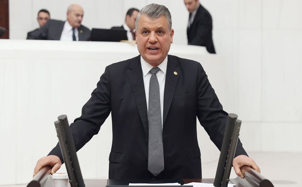 Ayhan Barut'tan Orman Yangınları İsyanı "İktidar Ciğerlerimiz Yanarken Seyrediyor!"