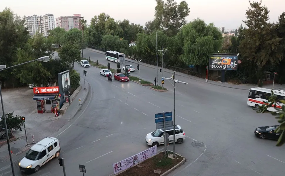 Adana’da Ulaşımda Sevindiren Gelişme! O Cadde Yeniden Trafiğe Açıldı