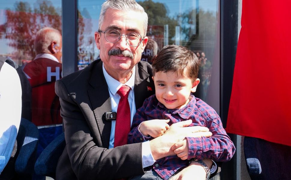 Başkan Karataş 23 Nisan Coşkusunu Dev Şenlikle Taçlandırdı