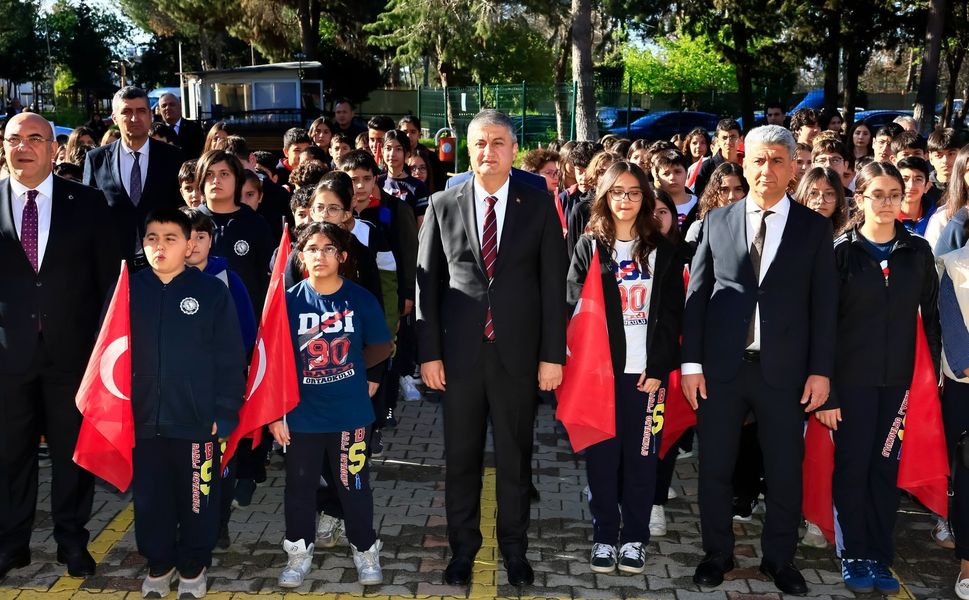 Vali Yavuz DSİ Baraj Ortaokulu’nda Öğrencilerle Buluştu