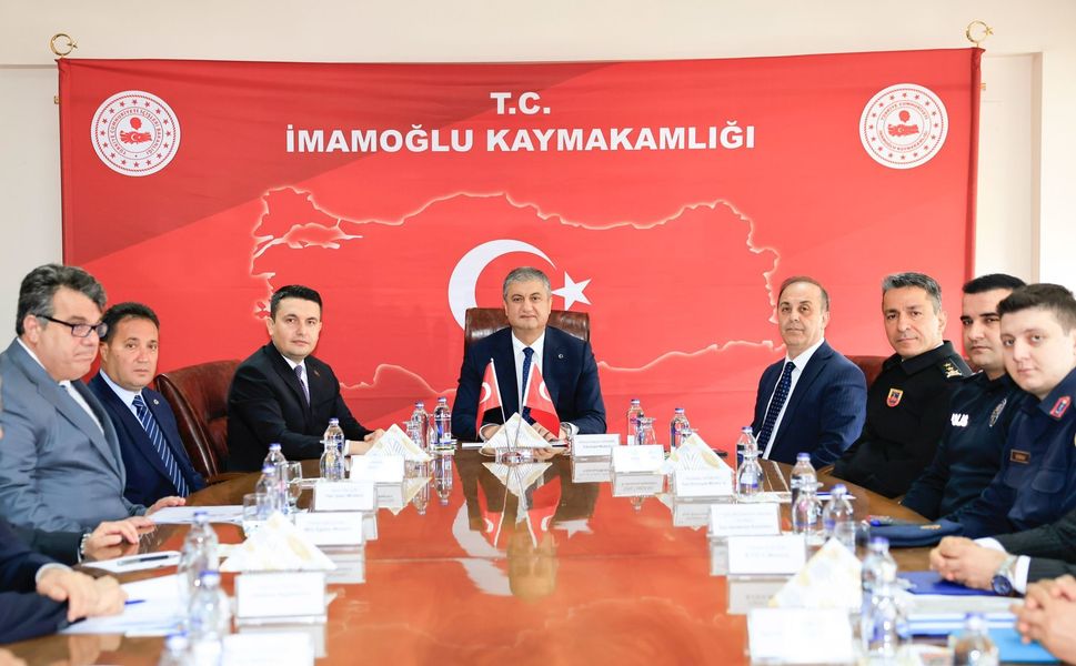 İmamoğlu’nda Önemli Toplantı: Vali Yavuz’dan Üretim ve Eğitim Mesajı