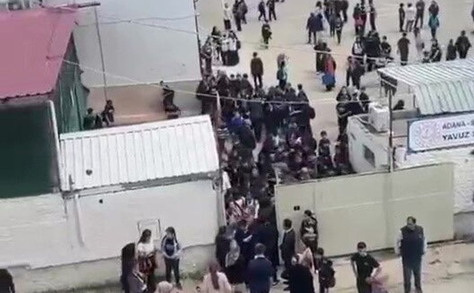 Adana’da Ortaokulda Silah Sesleri Duyuldu: Veliler Okula Koştu