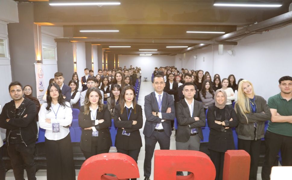 ÇÜ ve Liselilerden Model BM Etkinliği