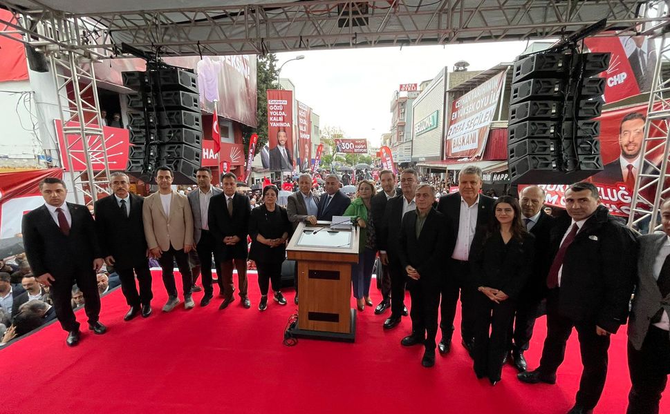 Ceyhan’da Kadir Aydar’a Yağmura Rağmen Büyük Destek: “Tek Yürek, Tek Yumruk Buradayız”