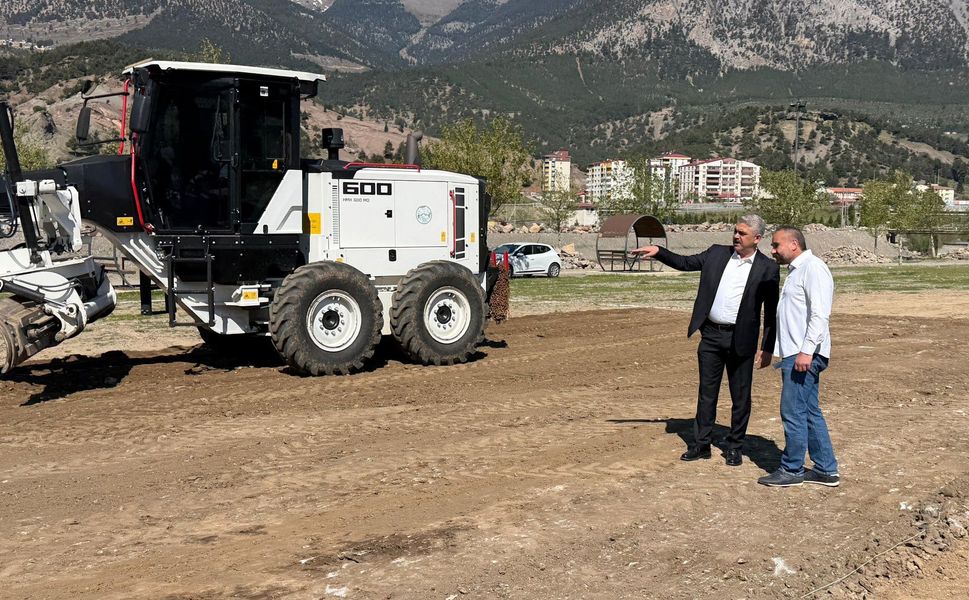 Pozantı’da Gençliğe Dev Yatırım! Halı Saha Çalışmaları Başladı