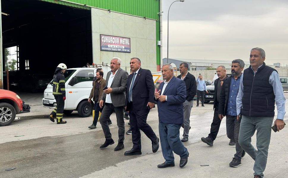 Geçer Yangın Yerinde : Adana'da Yangın Bölgesinde Nefes Kesen Mücadele!