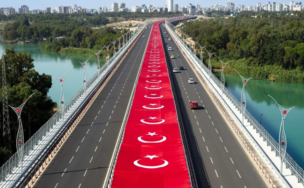 15 Temmuz Şehitler Köprüsü Işıl Işıl Olmalı