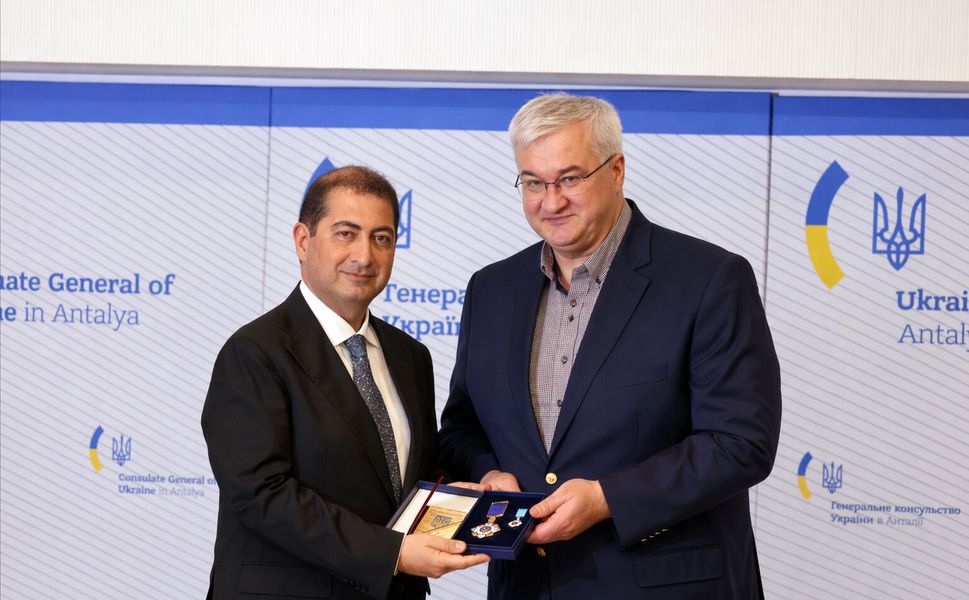 Adana'ya Uluslararası Gurur: Ömer Faruk Sakarya'ya Ukrayna'dan Yüksek Devlet Nişanı!