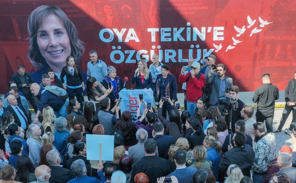 Seyhan'da Adalet Nöbeti Sürüyor: Oya Tekin İçin 11. Ayında Dev Dayanışma!