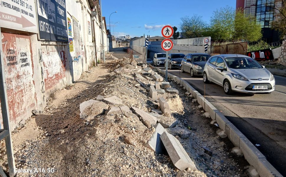 Adana’da Alt Geçit Açıldı Ama Sorun Bitmedi! Seyhan Küçükdikili’de Yayalar İsyanda