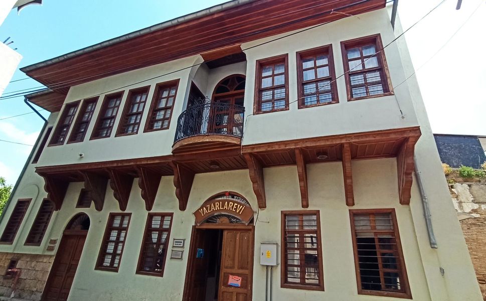 Çukurova Sanat Girişimi’nin İki Yıllık Emeği Kitapla Taçlandı
