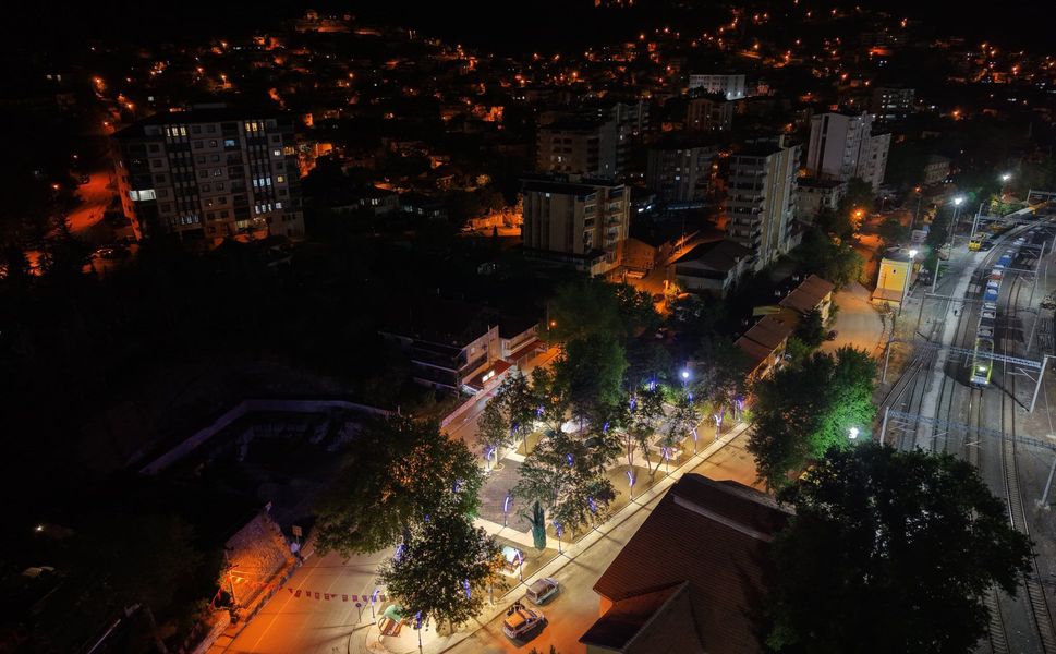 Pozantı’ya Modern Dokunuş: 25 Mayıs Parkı’nın İlk Işıkları Yandı