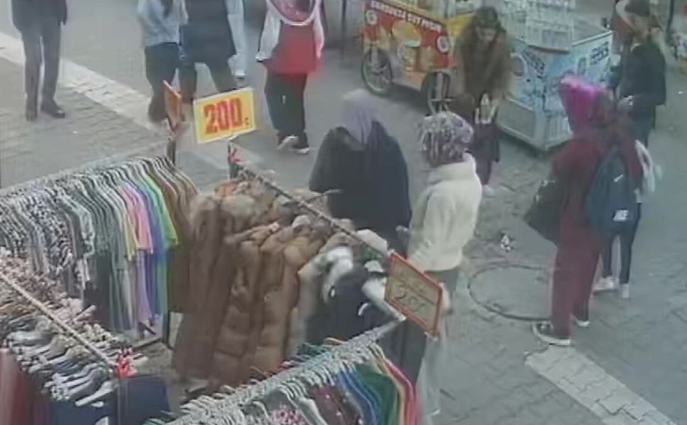 Çaldıkları Parayla Alışveriş Yaptılar, Kameraya Yakalandılar