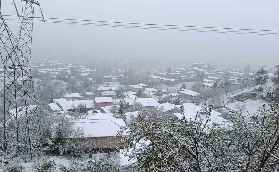 Adana'da Şok Görüntü: Mayıs Ayında Kar Yağdı