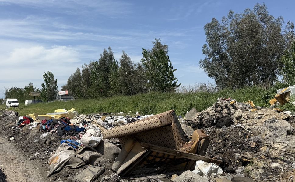 Adana’da Çöp Yakımı Tepki Çekti: Dumanlar Mahalleyi Sardı