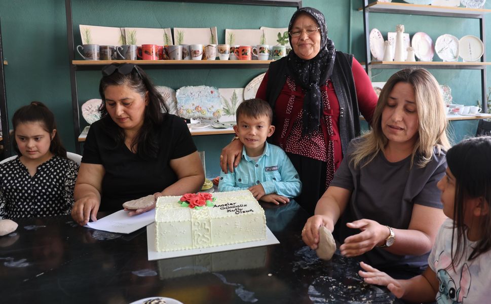 Özel Çocuklar ve Anneleri Seramikte Buluştu