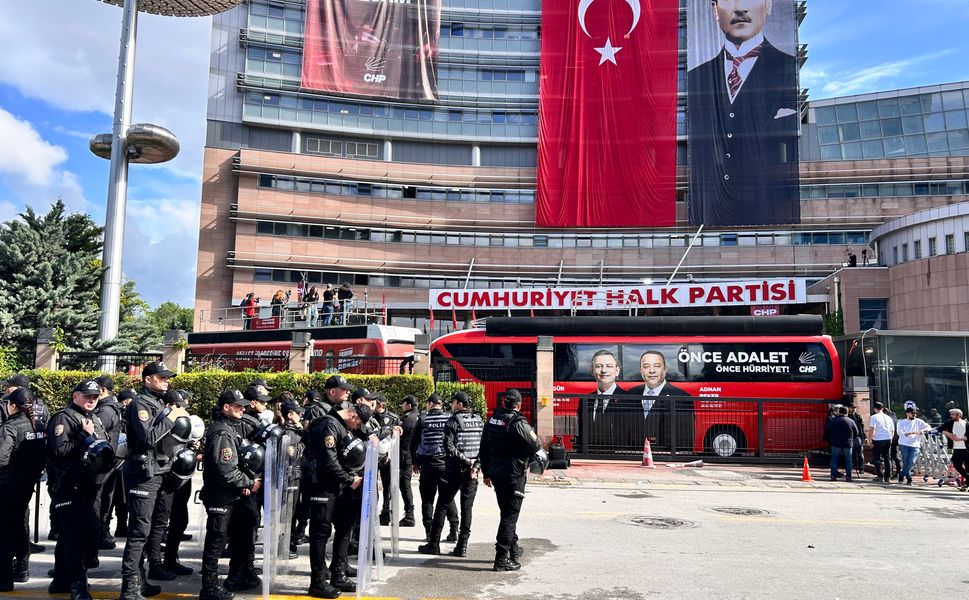 CHP Genel Merkezinde Tahliye Gerginliği: Neler Oldu?