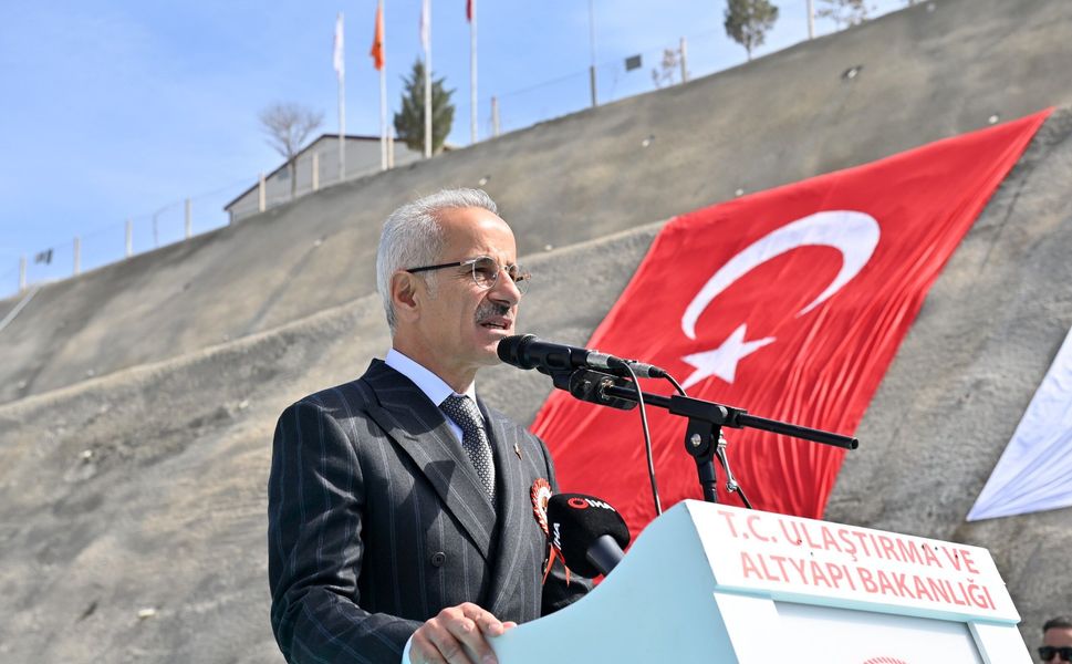 Bakan Uraloğlu Duyurdu: Hızlı Tren Hattında Geri Sayım Başladı!