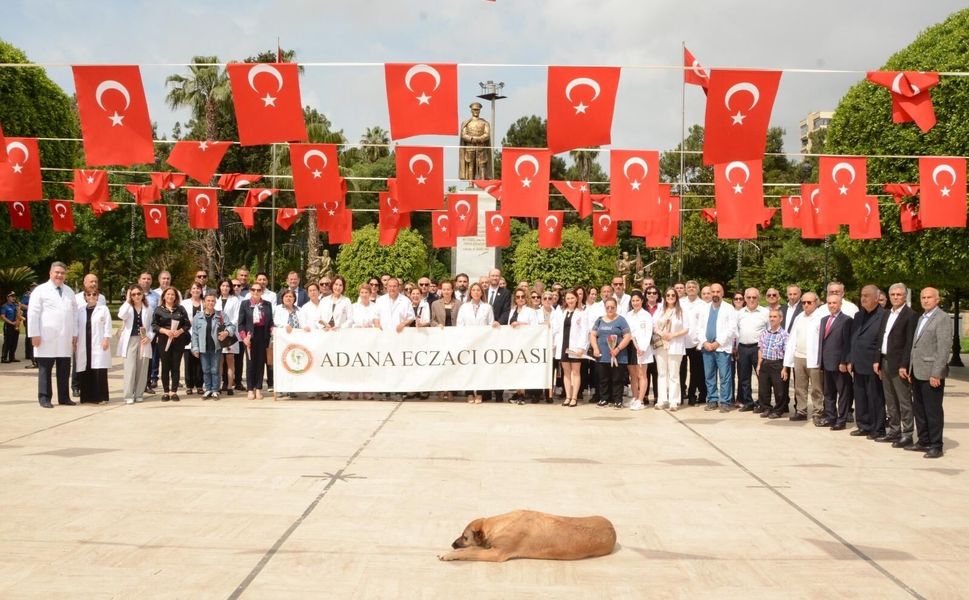 Adana’da 187. Yıl Coşkusu: Eczacılar Atatürk Parkı’nda Buluştu