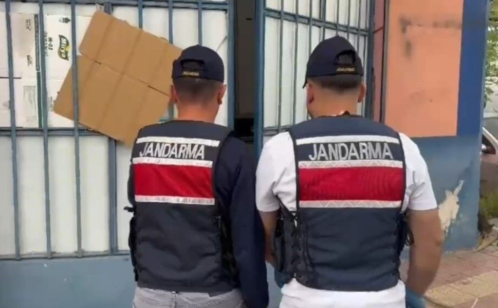 Adana Merkezli Dev Kaçak Alkol Operasyonu: 13 Bin Litreyi Aşkın Ürün Ele Geçirildi, 5 Tutuklama!