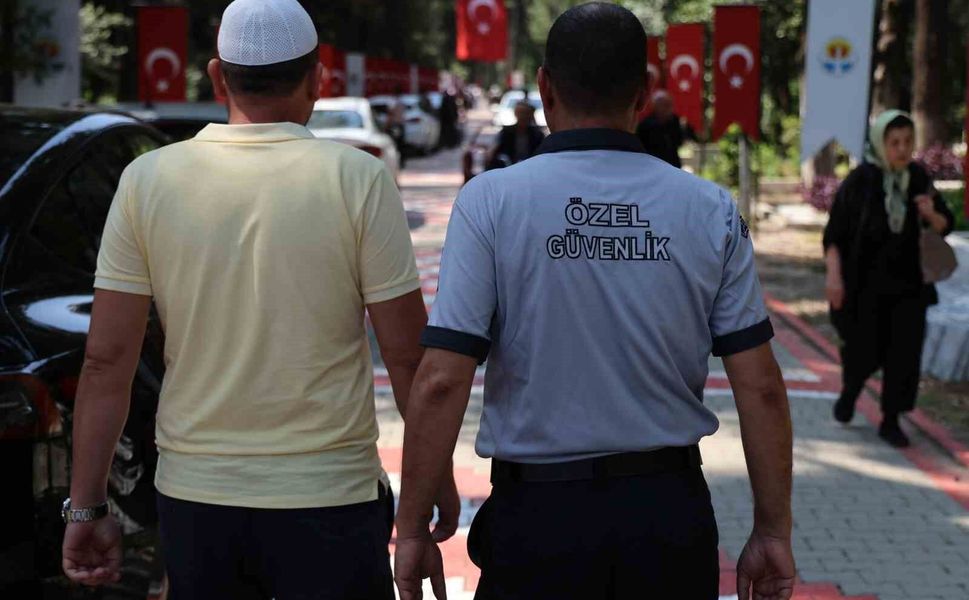 Adana’da Mezarlıkta Sahte Hoca Denetimi: ‘Hocayım’ Dedi, İmamın Testini Geçemedi
