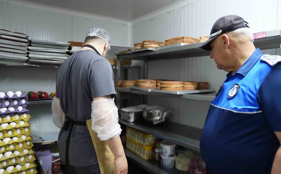 Kozan’da Bayram Öncesi Tatlı İmalathanelerine Sıkı Denetim