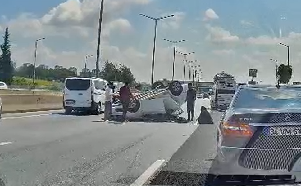 Mersin Otoyolu Adana Girişinde Feci Kaza: Otomobil Takla Attı!