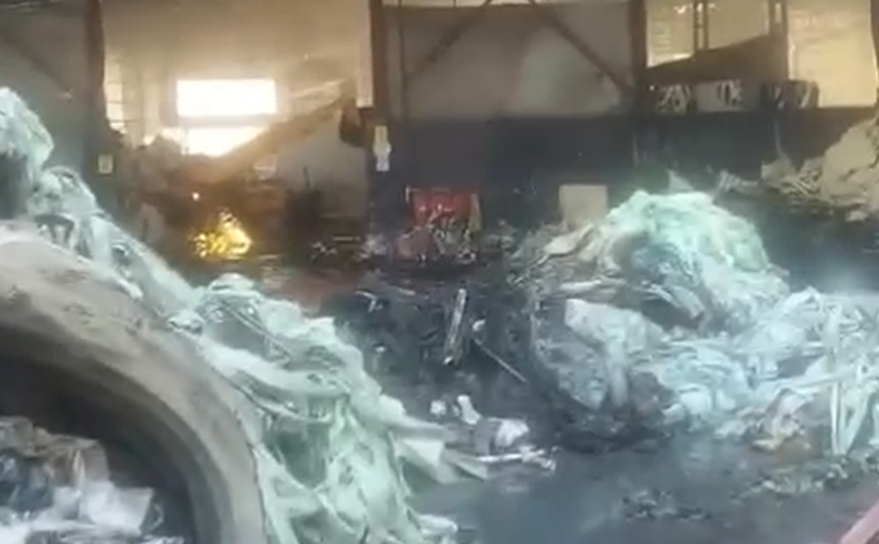 Ceyhan Mustafabeyli’de Korkutan Fabrika Yangını: Takviye Ekipler Sevk Edildi
