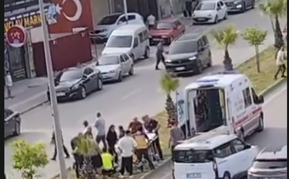 Adana’da Motosiklet Kazası: Yaralılar Hastaneye Kaldırıldı