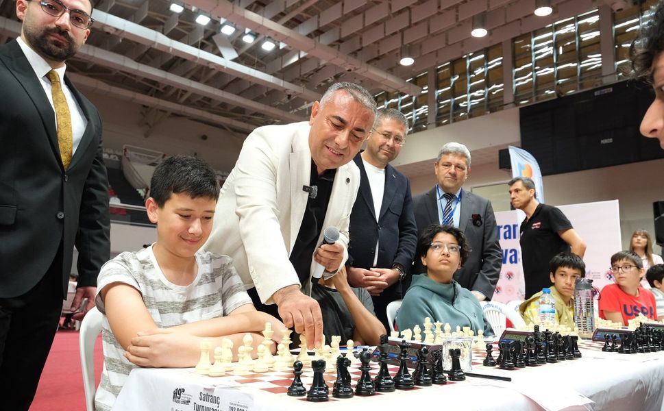 Adana’da 19 Mayıs Coşkusu: Gençler Satranç ve Voleybolda Buluştu