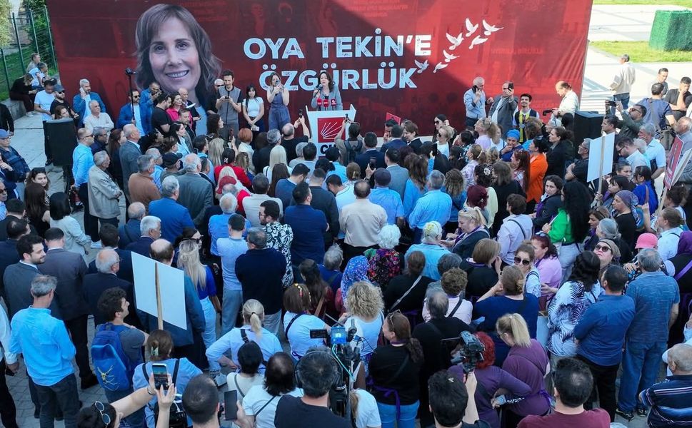 Seyhan’da Oya Tekin’e Destek Mitingi Sürüyor