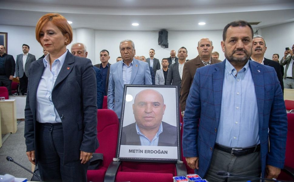 Seyhan Meclisi'nde Hüzünlü Oturum: Metin Erdoğan Saygıyla Anıldı