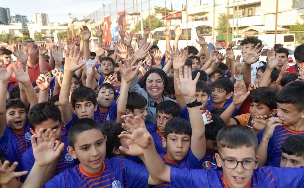 Seyhan’da 19 Mayıs Coşkusu Bahçeşehir Spor Tesisleri’nde Yaşandı