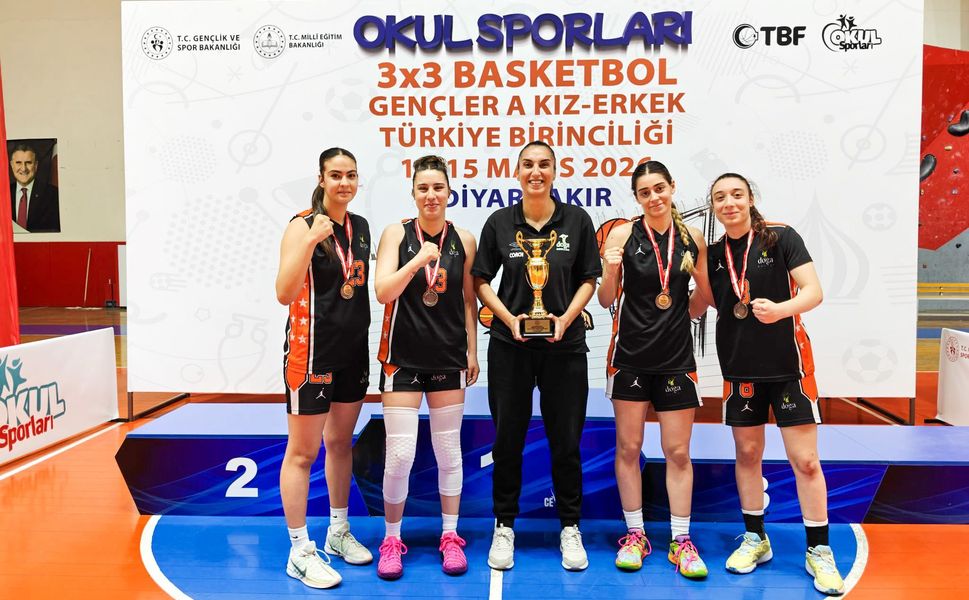 Adana Doğa Koleji Türkiye Üçüncüsü Oldu