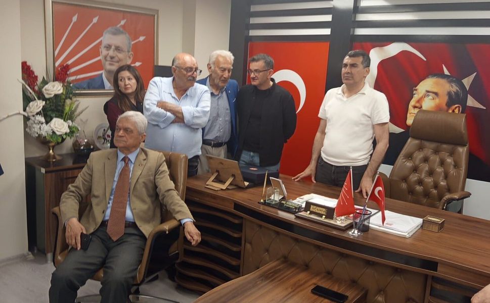 Son Dakika: CHP Adana İl Başkanı Tanburoğlu Gelişmeleri İl Binasında Takip Ediyor