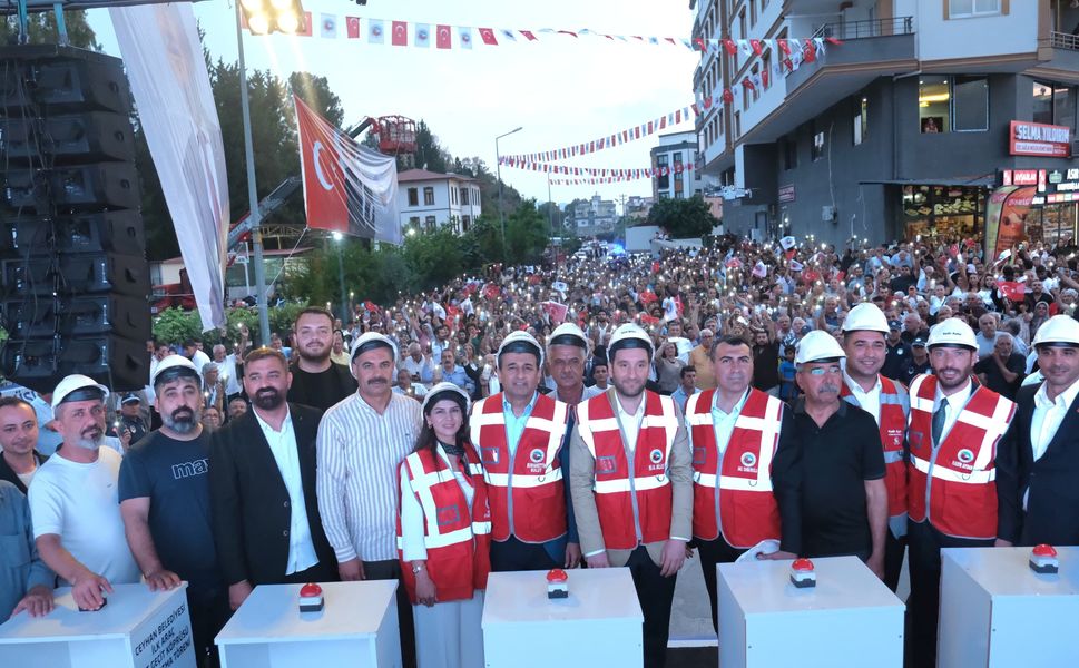 Ceyhan’da Trafiği Rahatlatacak Üst Geçit Köprüsünün Temeli Atıldı!