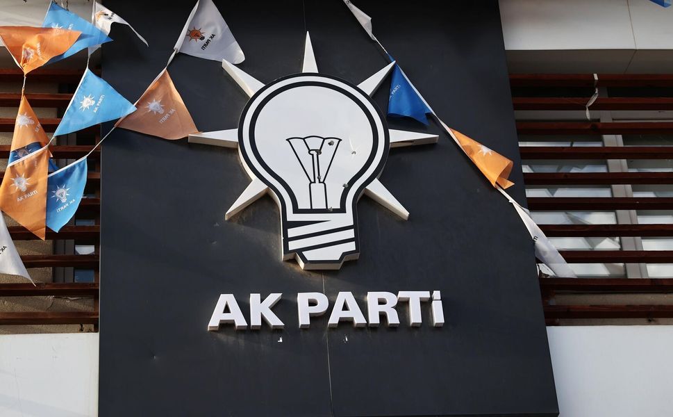 AK Parti Adana'da Kritik Gün: Yeni İl Başkanını Belirleyecek Temayül Yoklaması Başlıyor