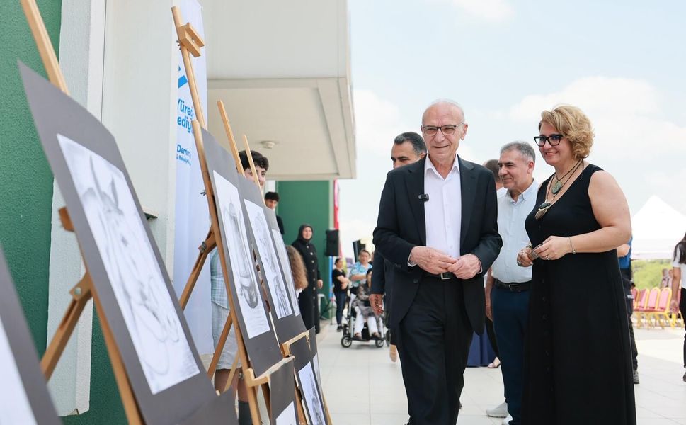 Emekleri Sergiye Dönüştü: Yüreğirli Kursiyerlerden Yıl Sonu Sergisi