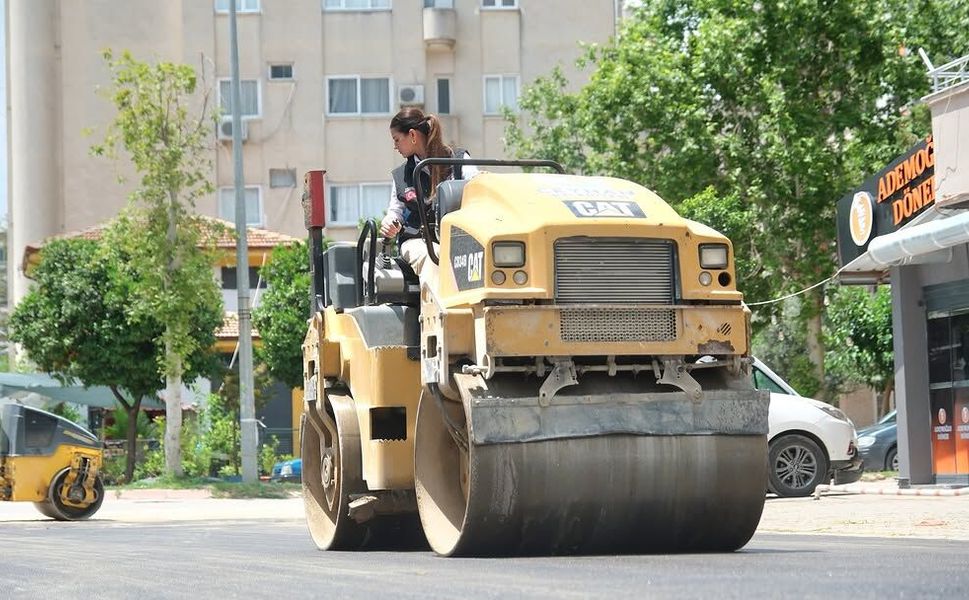 Ceyhan’da Hem Asfalt Hem Tasarruf Mesaisi