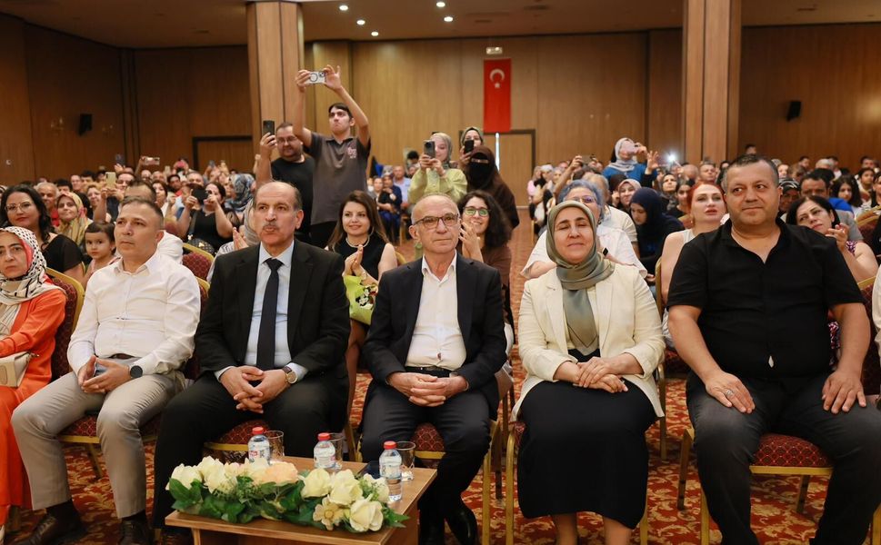 Maarif Gençliği Türkülerle Sahnedeydi