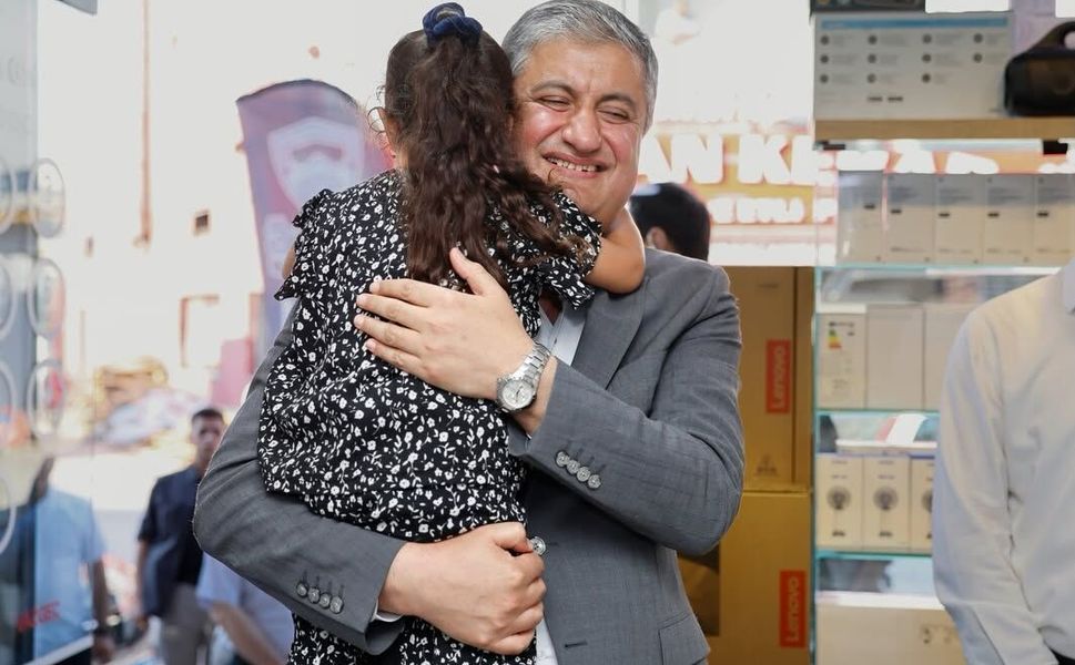 Vali Mustafa Yavuz Yüreğir'de Esnafı Dinledi, Vatandaşla Kucaklaştı