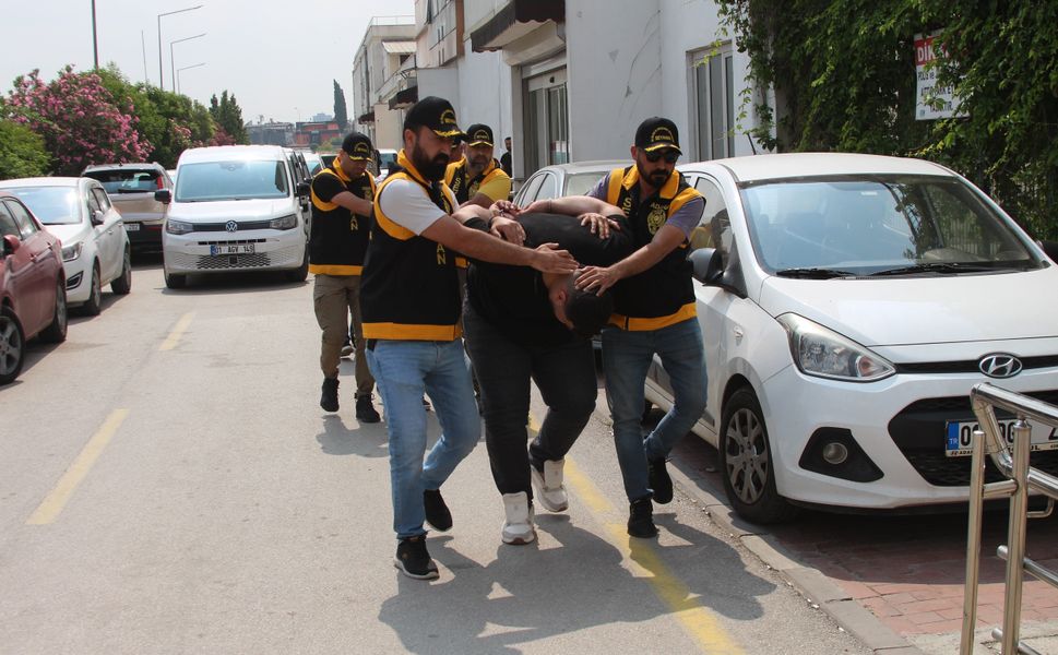 Adana'da Cadde Ortası Savaş Alanına Döndü