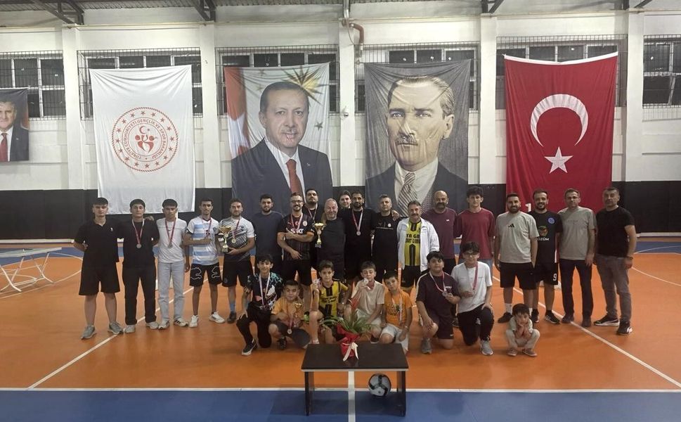 Pozantı'da İlk Ayak Tenisi Turnuvası Büyük İlgi Gördü